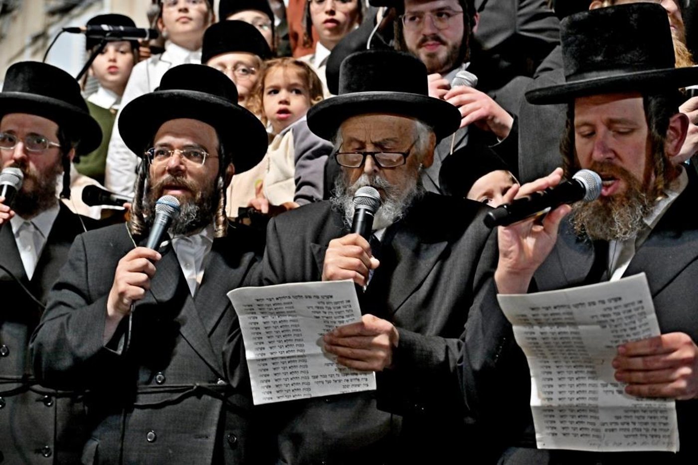 ל"ג בעומר בחצה"ק ויזניץ
