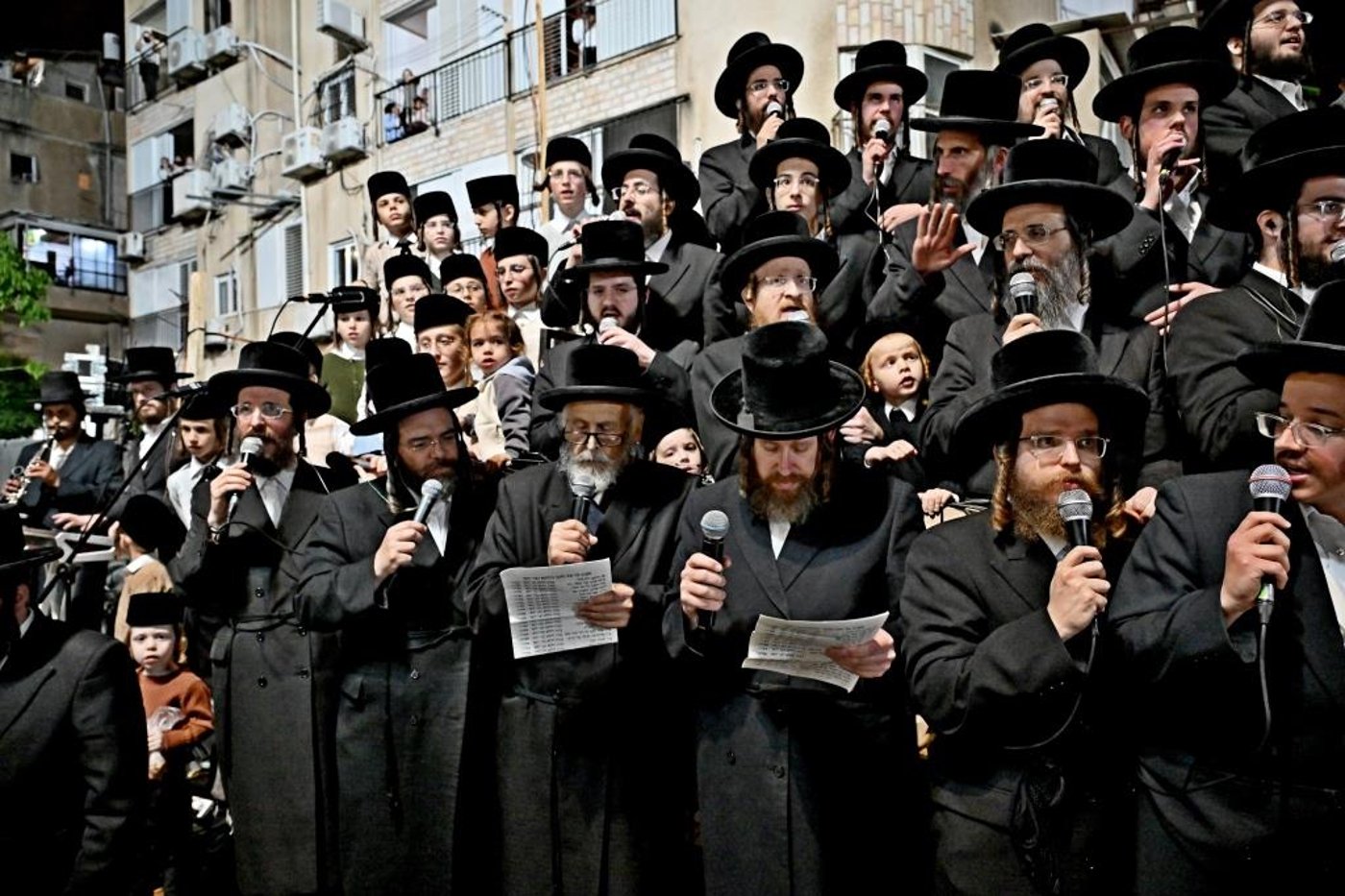 ל"ג בעומר בחצה"ק ויזניץ