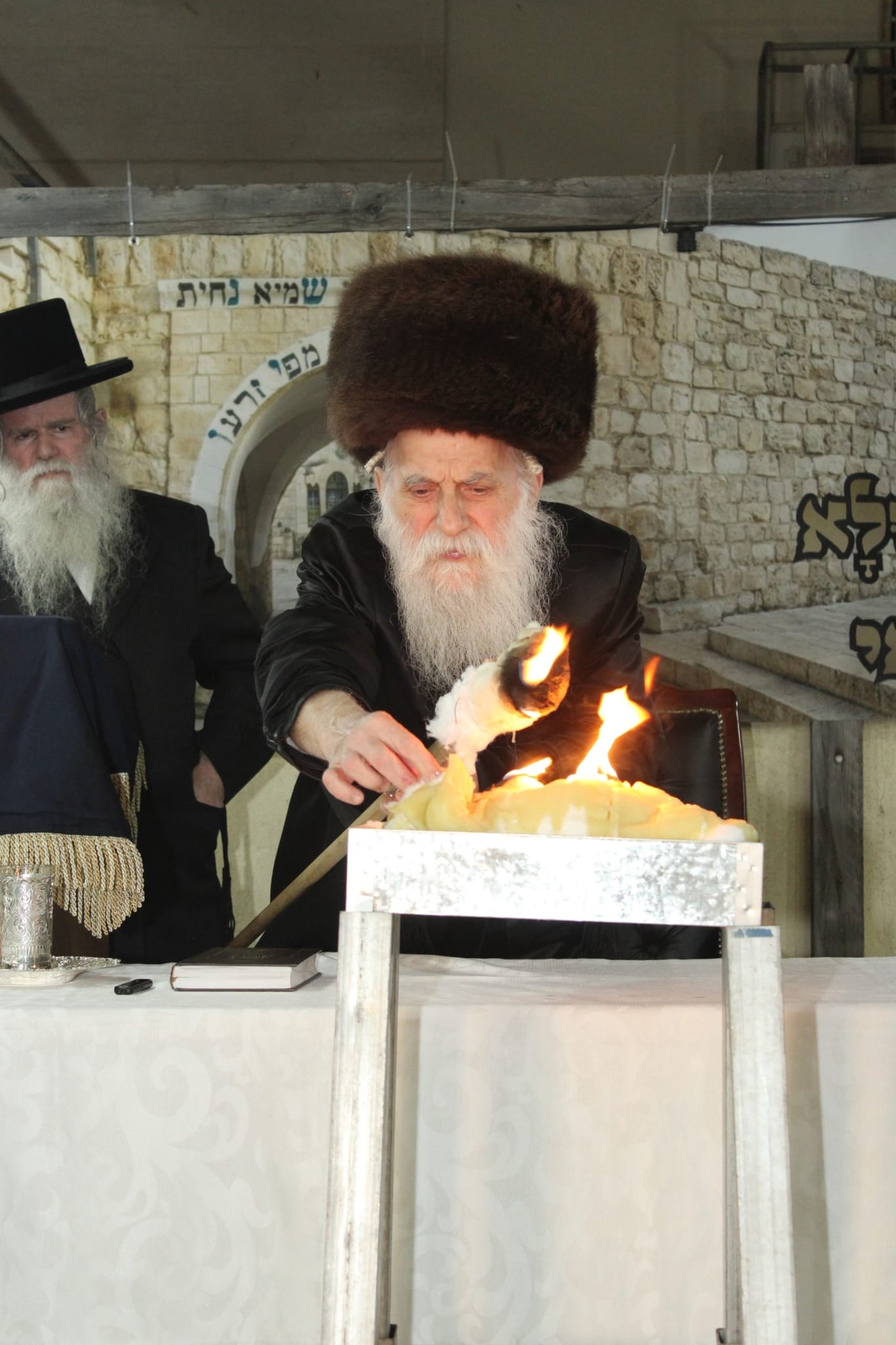 ל"ג בעומר בחצה"ק בוטושאן
