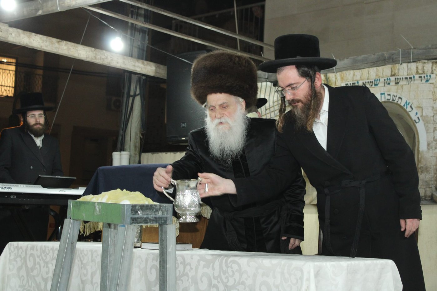 ל"ג בעומר בחצה"ק בוטושאן