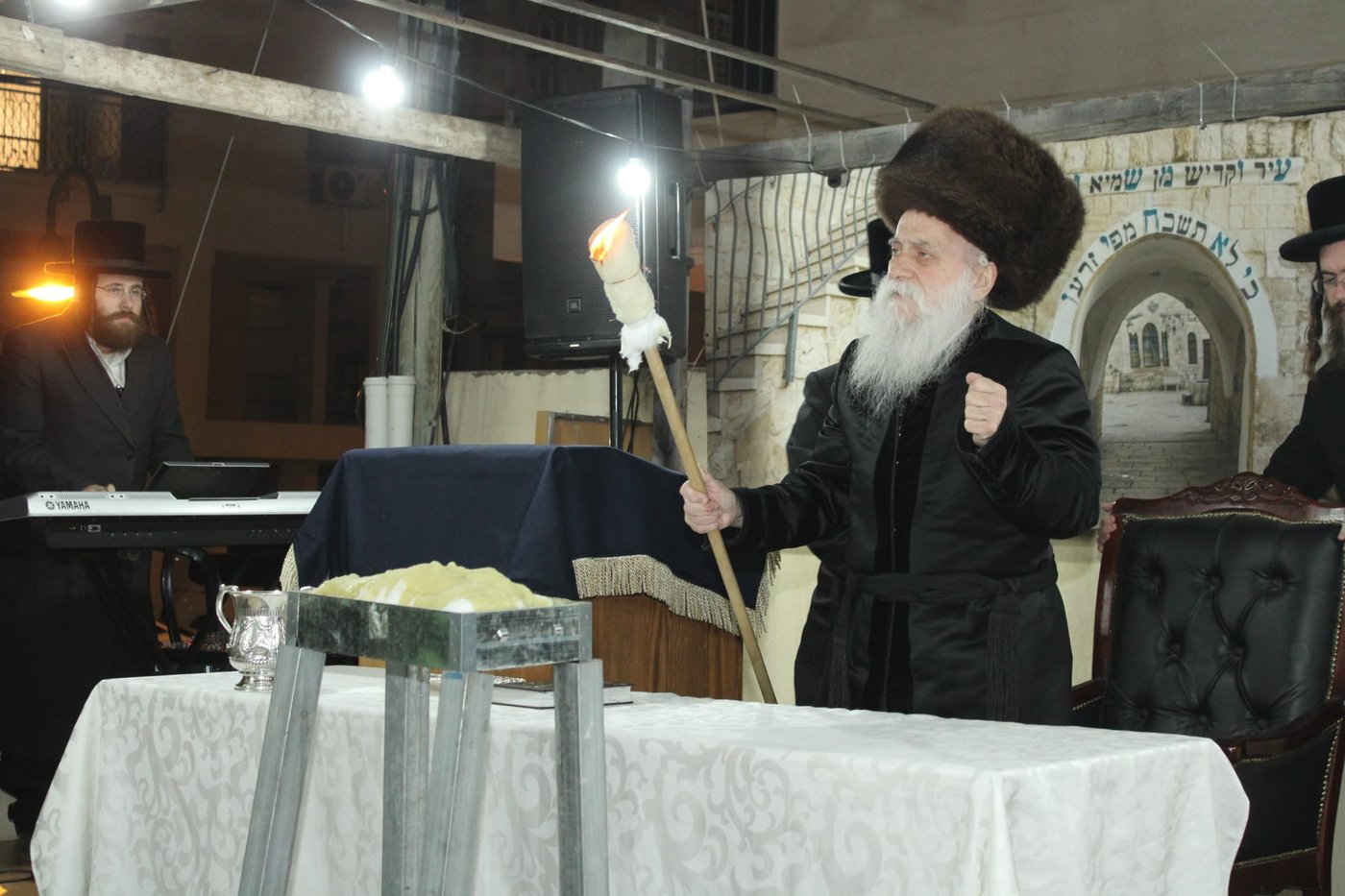 ל"ג בעומר בחצה"ק בוטושאן