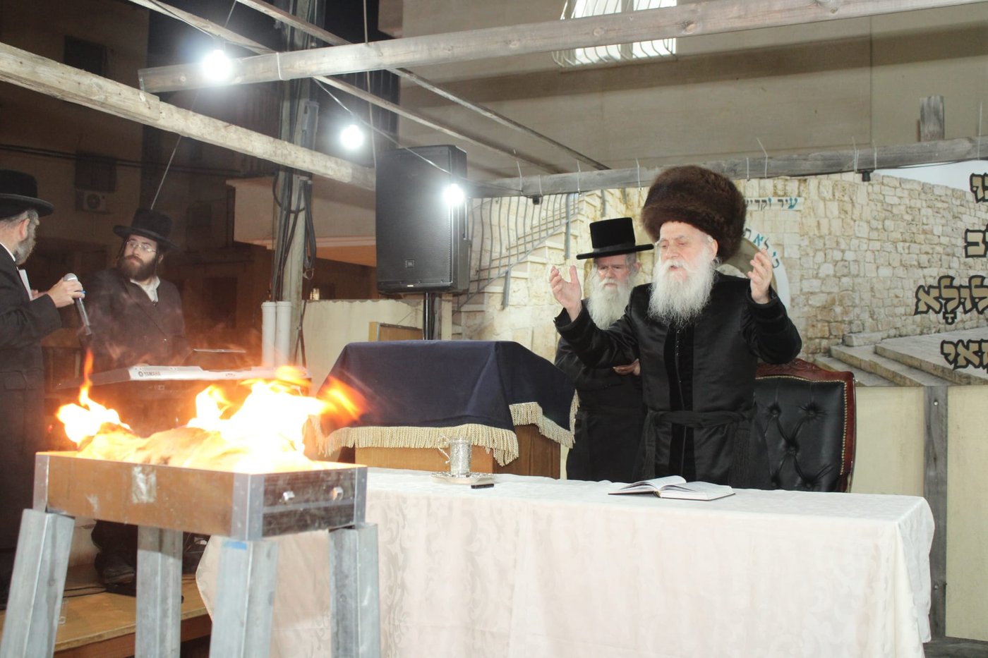ל"ג בעומר בחצה"ק בוטושאן
