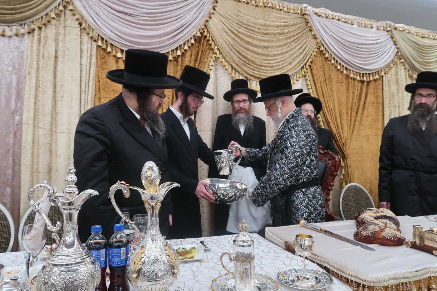 האדמו"ר מסערט ויז'ניץ בטיש פסח שני