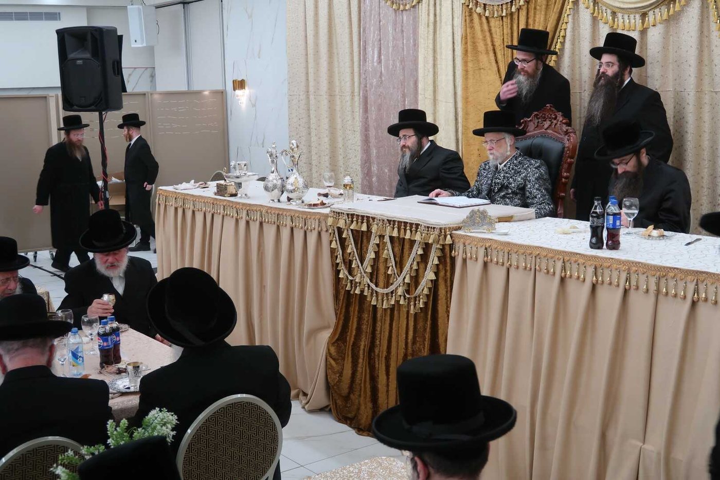 האדמו"ר מסערט ויז'ניץ בטיש פסח שני