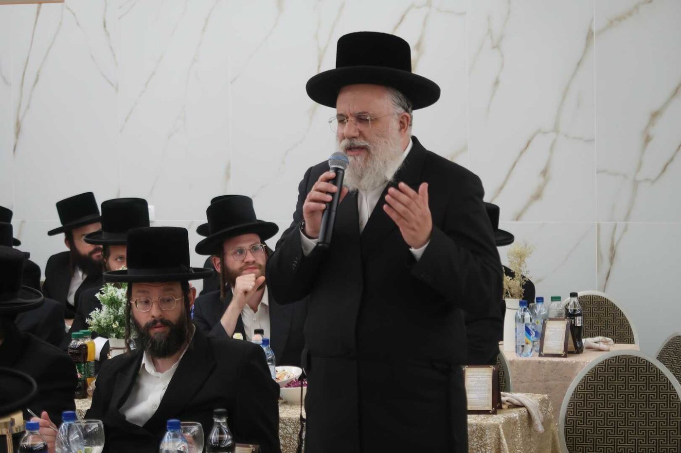 האדמו"ר מסערט ויז'ניץ בטיש פסח שני