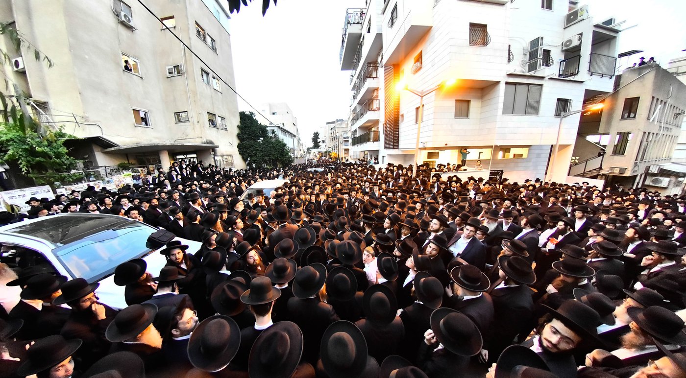 מסע הלוויית הגאון רבי דוד שמידל זצ"ל 