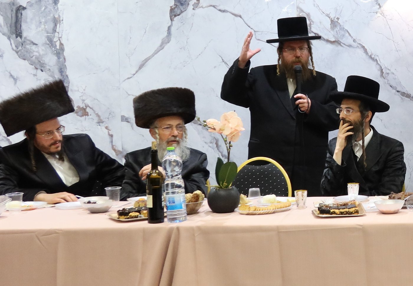 אירוסי נכדת גאב"ד זוועהיל