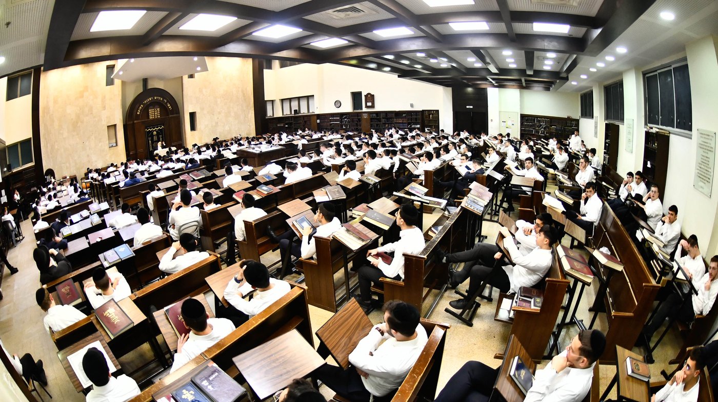 הגאון רבי חיים פיינשטיין בישיבת מאור התלמוד
