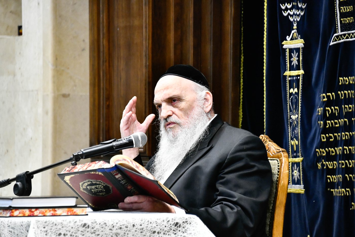 הגאון רבי חיים פיינשטיין בישיבת מאור התלמוד