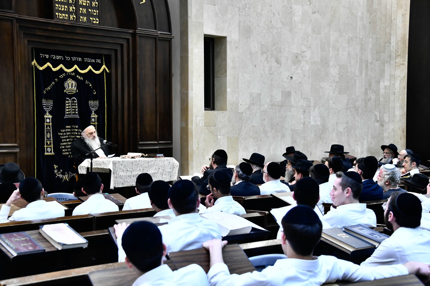 הגאון רבי חיים פיינשטיין בישיבת מאור התלמוד