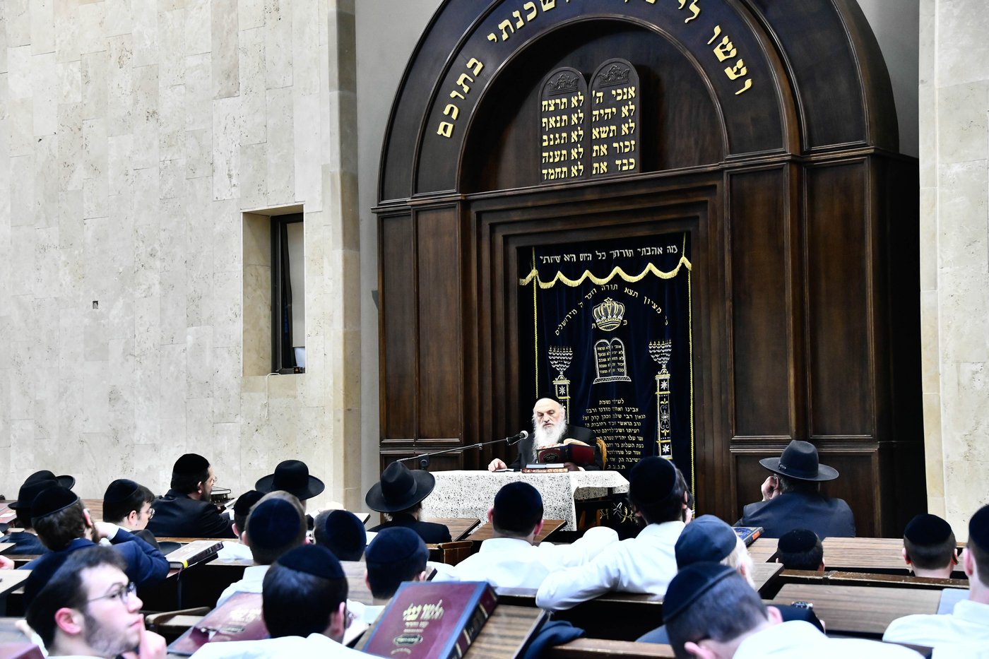הגאון רבי חיים פיינשטיין בישיבת מאור התלמוד