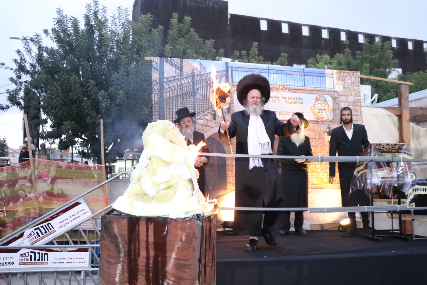 ל"ג בעומר בחצה"ק דינוב