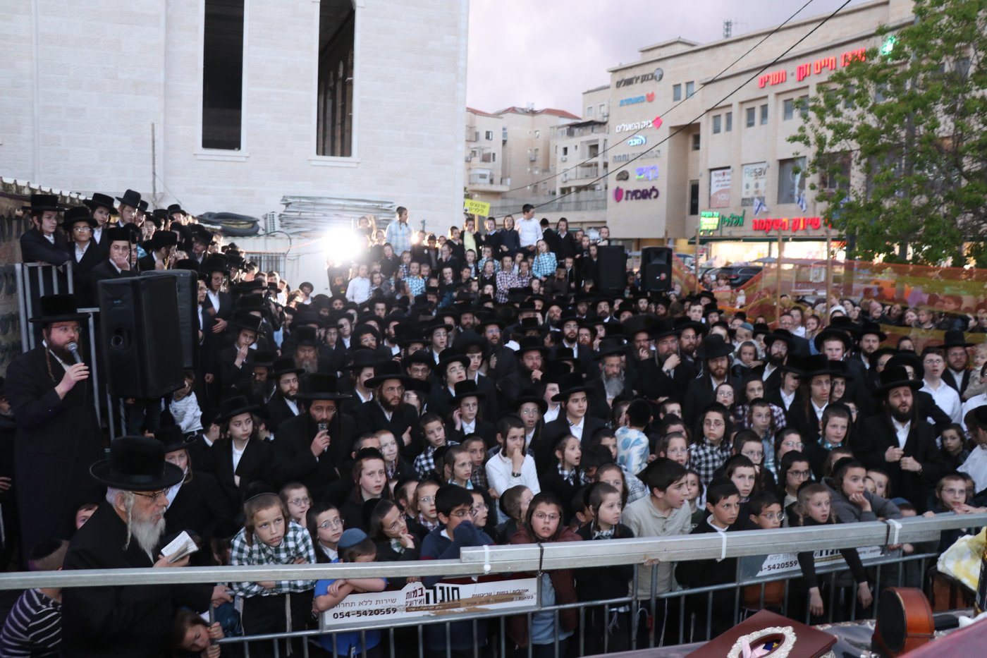 ל"ג בעומר בחצה"ק דינוב