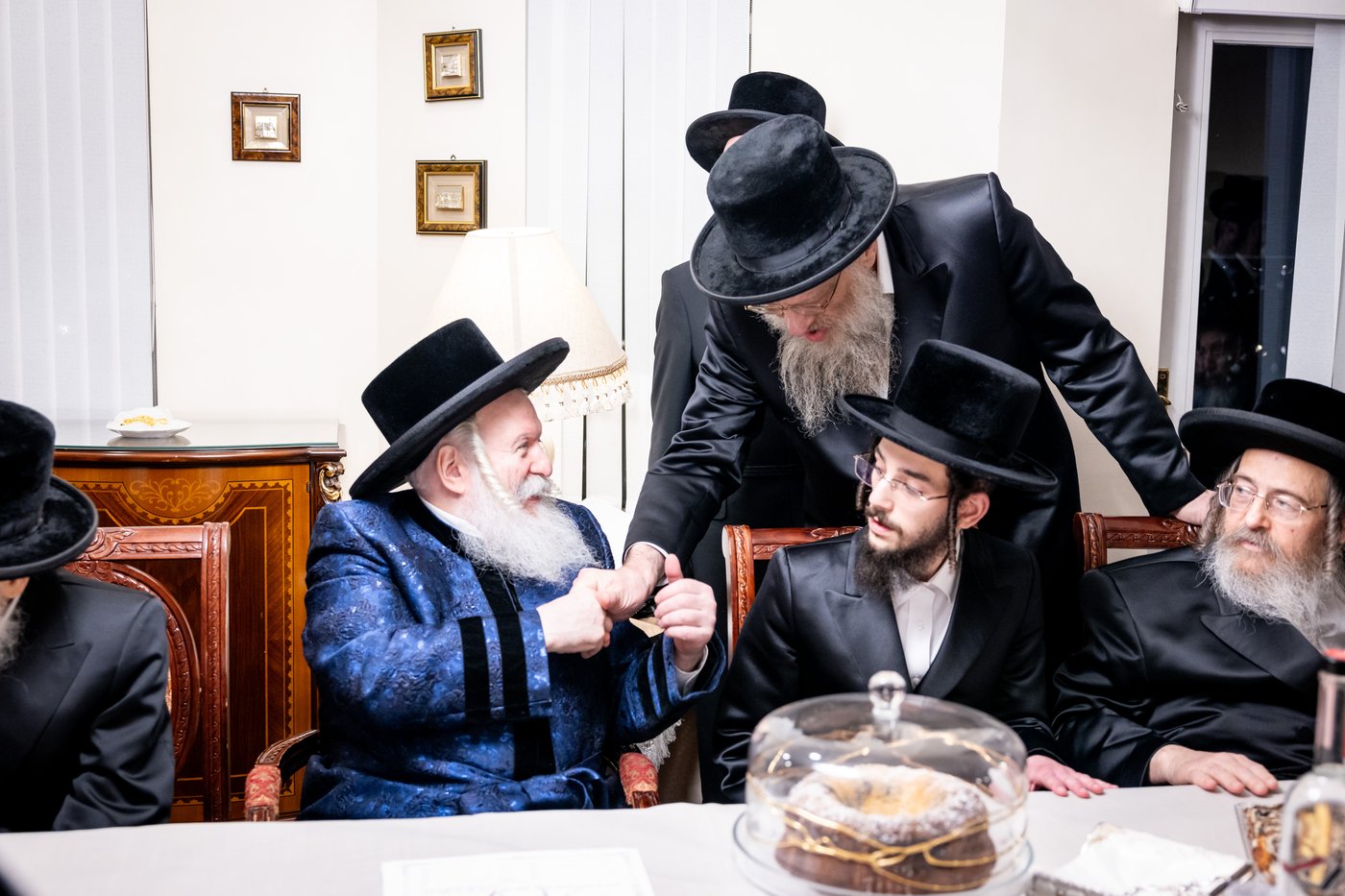 שמחת אירוסי נכדת האדמו"ר מבאבוב