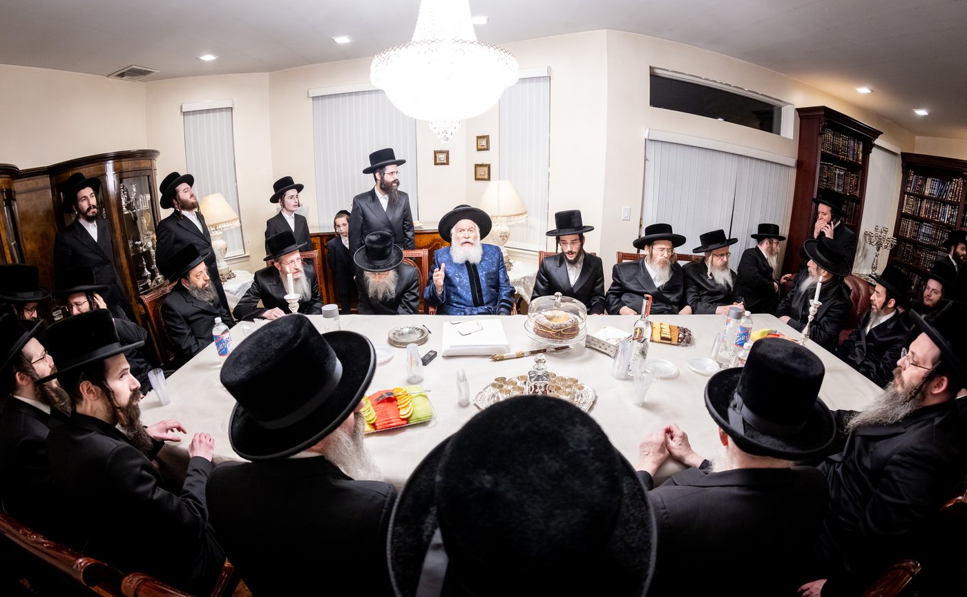 שמחת אירוסי נכדת האדמו"ר מבאבוב