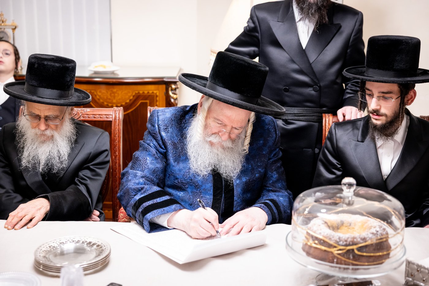שמחת אירוסי נכדת האדמו"ר מבאבוב