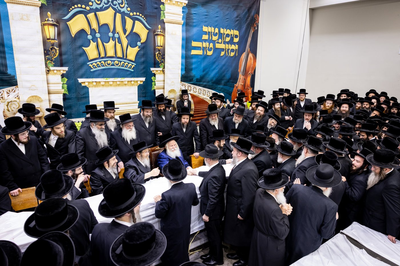 שמחת אירוסי נכדת האדמו"ר מבאבוב