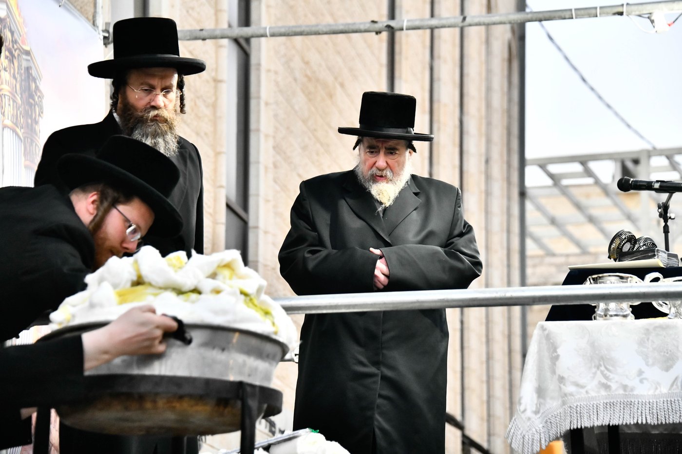 ל"ג בעומר בחצה"ק רחמסטריווקא