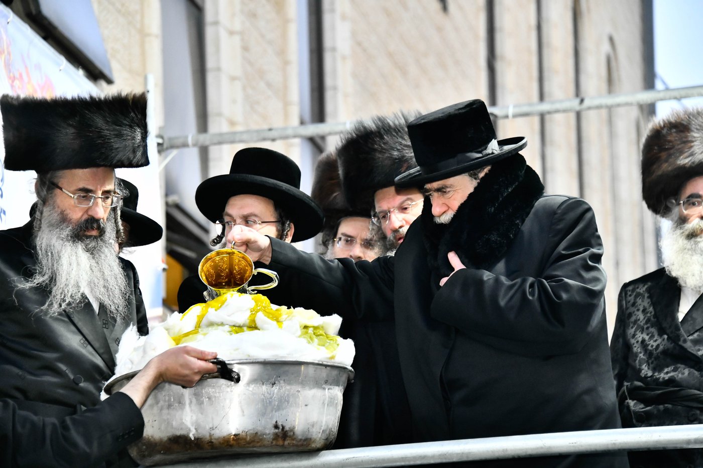 ל"ג בעומר בחצה"ק רחמסטריווקא