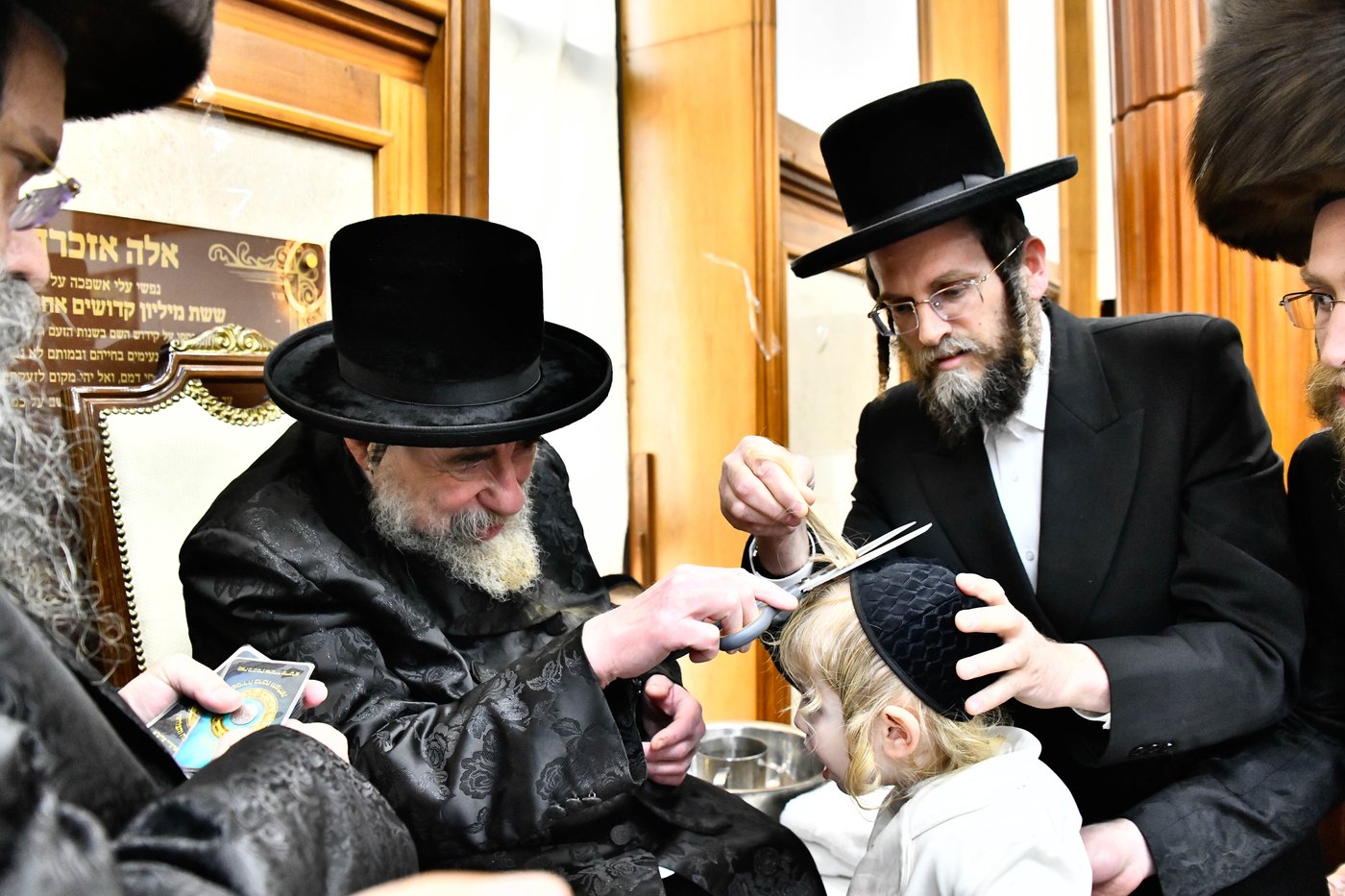 ל"ג בעומר בחצה"ק רחמסטריווקא