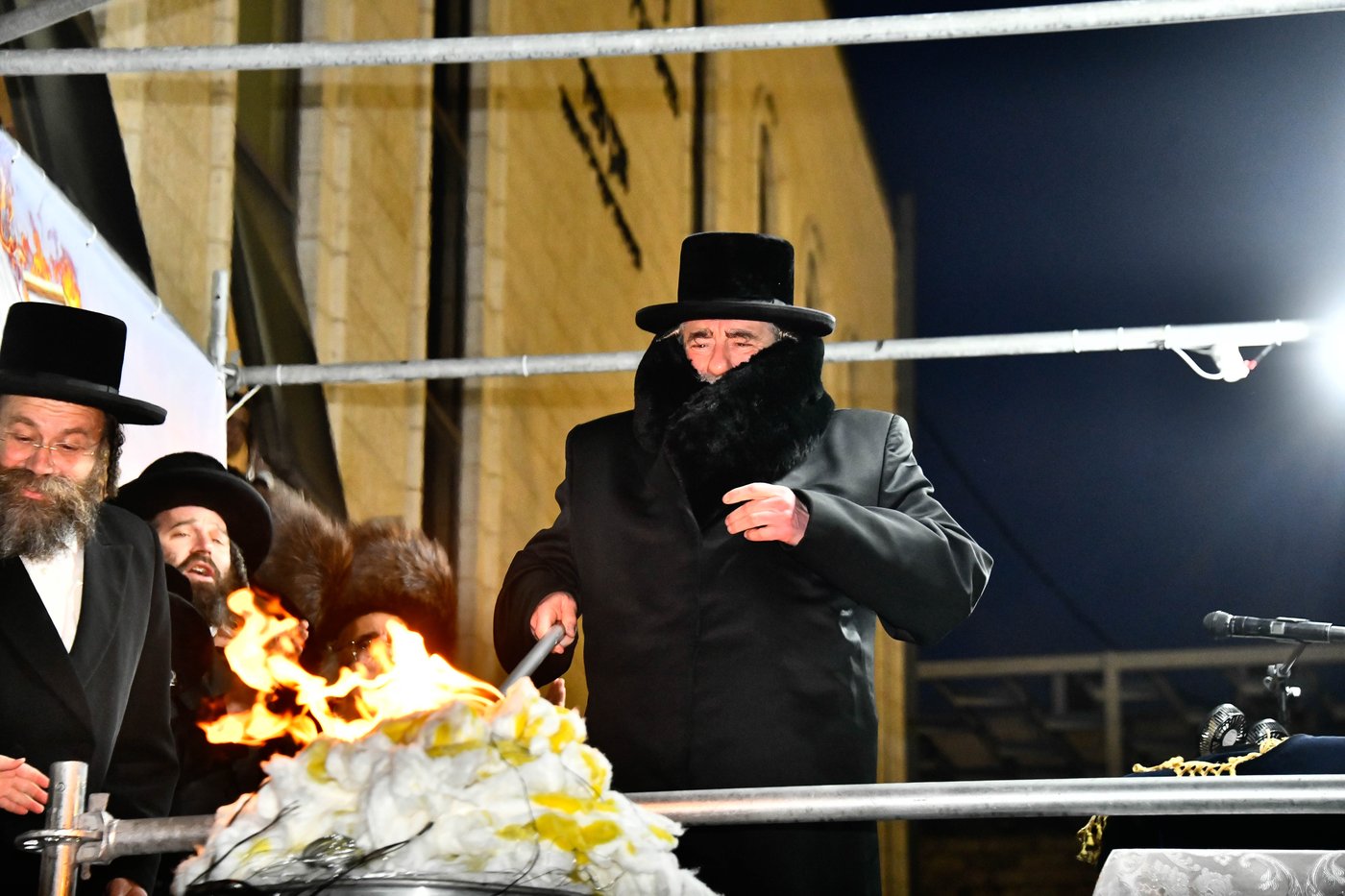 ל"ג בעומר בחצה"ק רחמסטריווקא