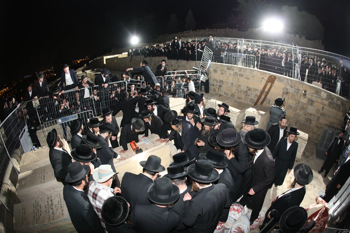 מסע הלויית הגאון רבי דוד שמידל זצ"ל בירושלים