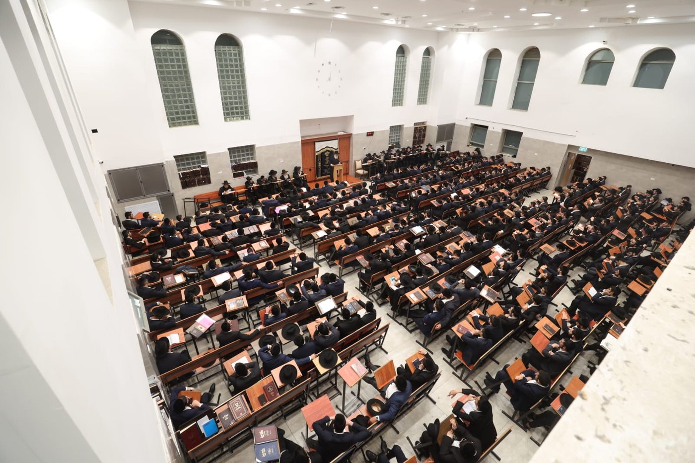 הגאון רבי שמואל בצלאל בישיבת אהל תורה