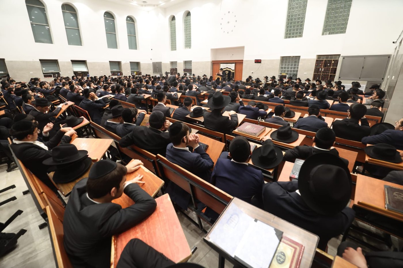הגאון רבי שמואל בצלאל בישיבת אהל תורה