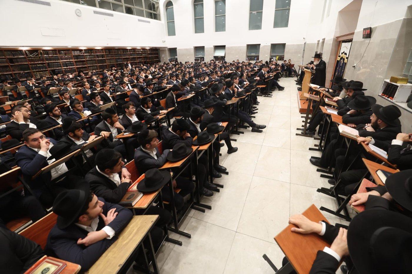הגאון רבי שמואל בצלאל בישיבת אהל תורה