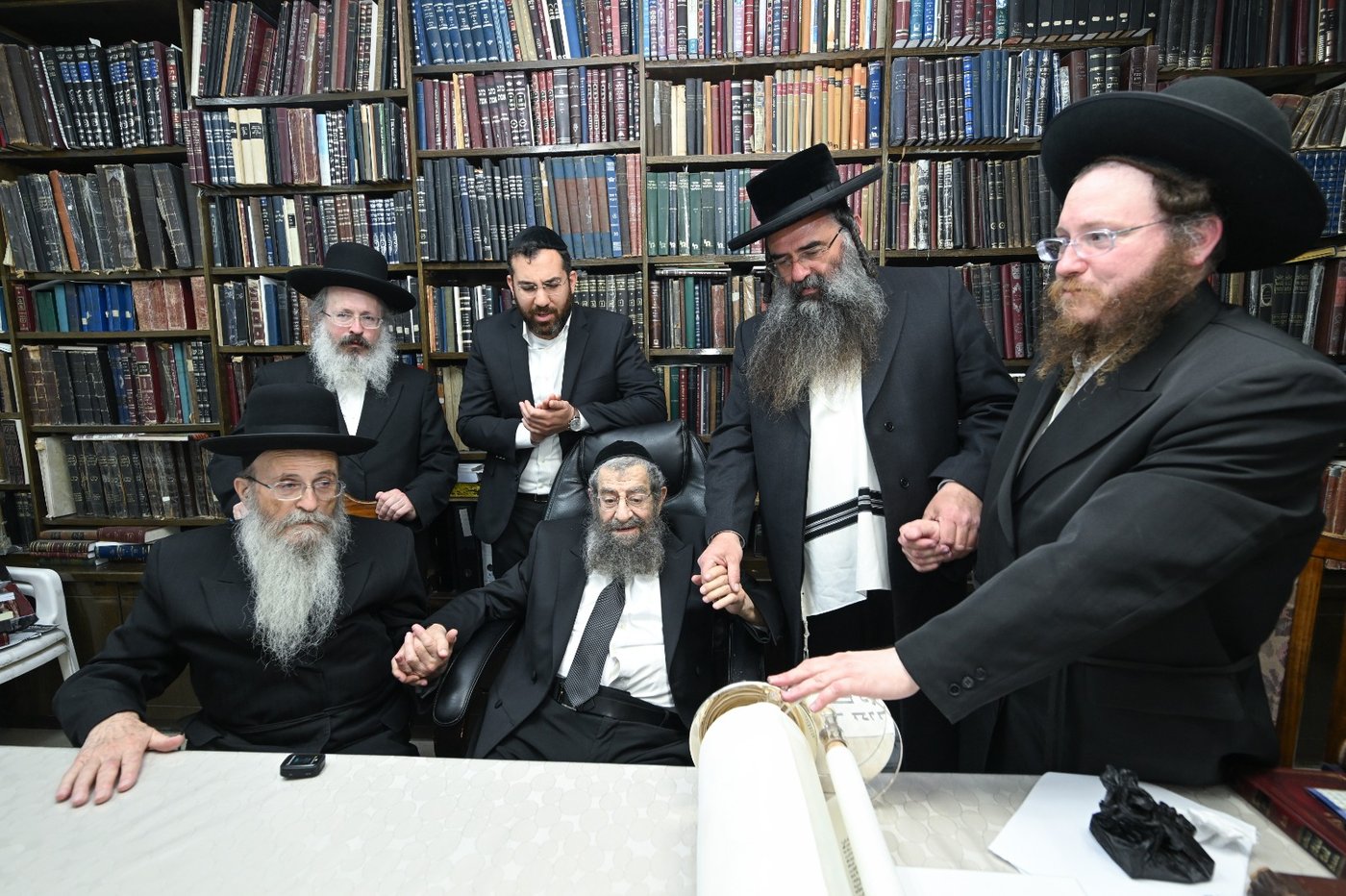 הגר"מ בן שמעון בכתיבת אותיות בס"ת