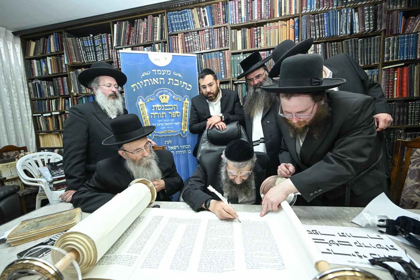 כתיבת אותיות בס"ת לע"נ הבחור חזקי פרקל ז"ל