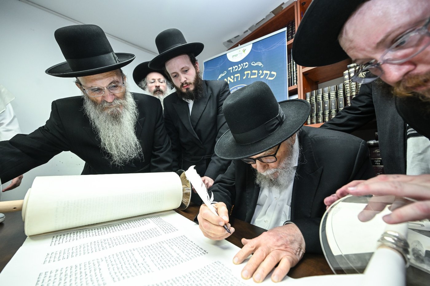 כתיבת אותיות בס"ת לע"נ הבחור חזקי פרקל ז"ל