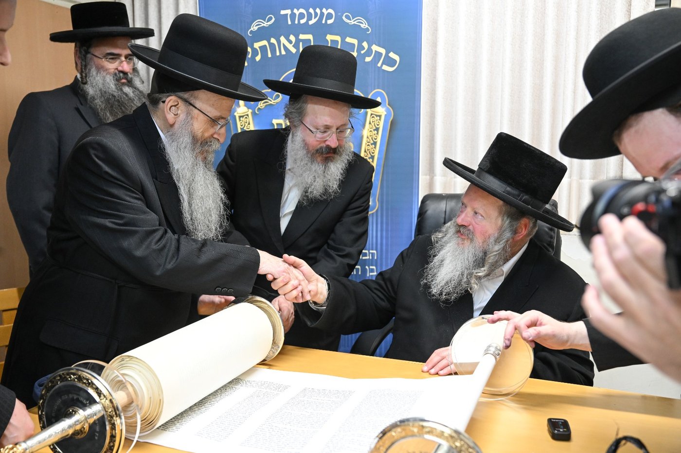 הגרמ"ש קליין בכתיבת אותיות בס"ת