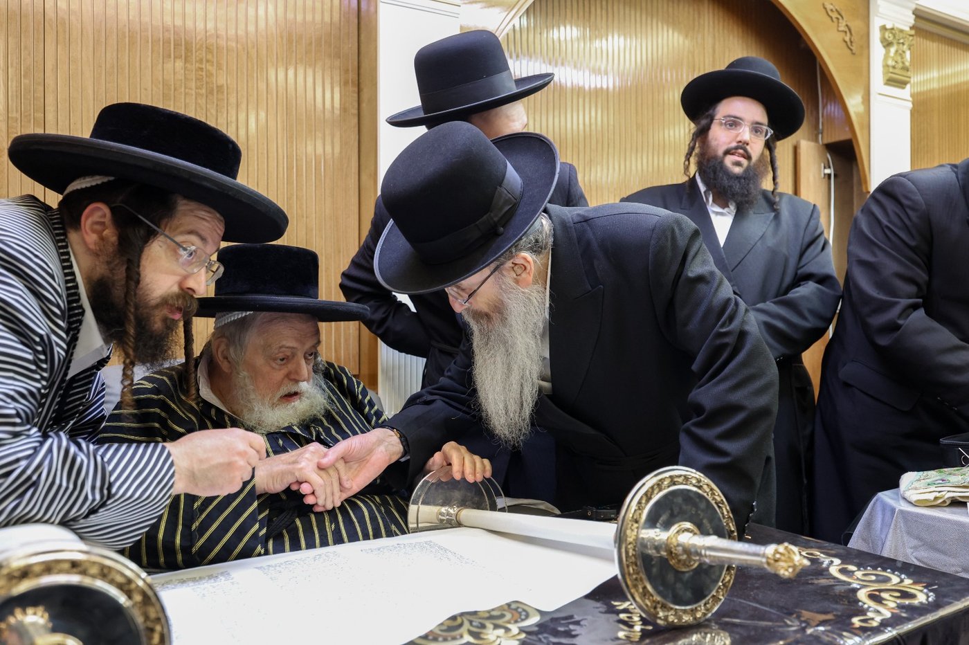 האדמו"ר מתולדות אברהם יצחק בכתיבת אותיות