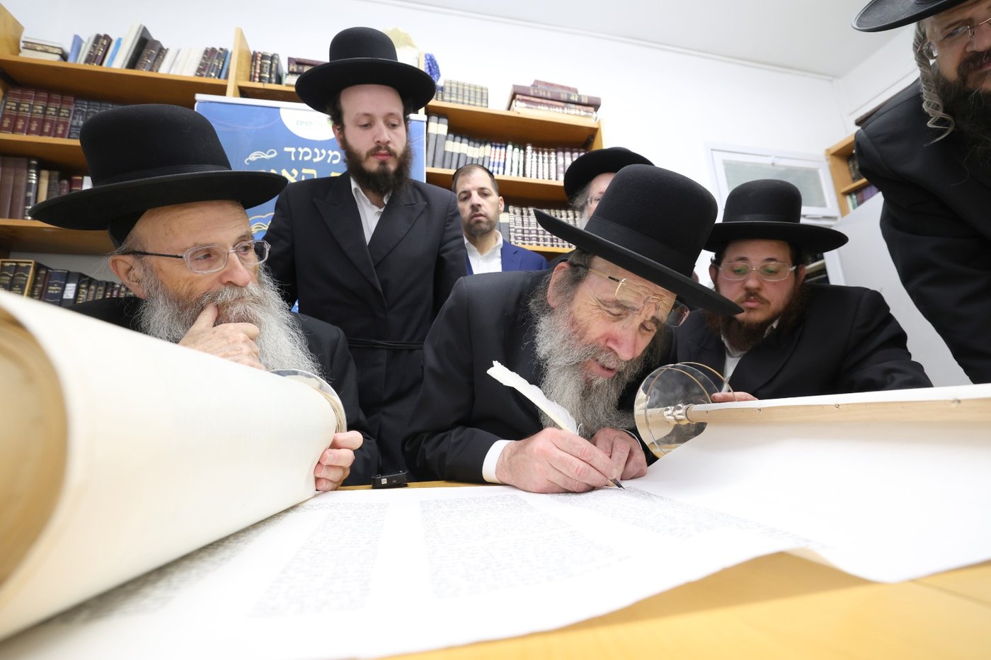 כתיבת אותיות בס"ת לע"נ הבחור חזקי פרקל ז"ל