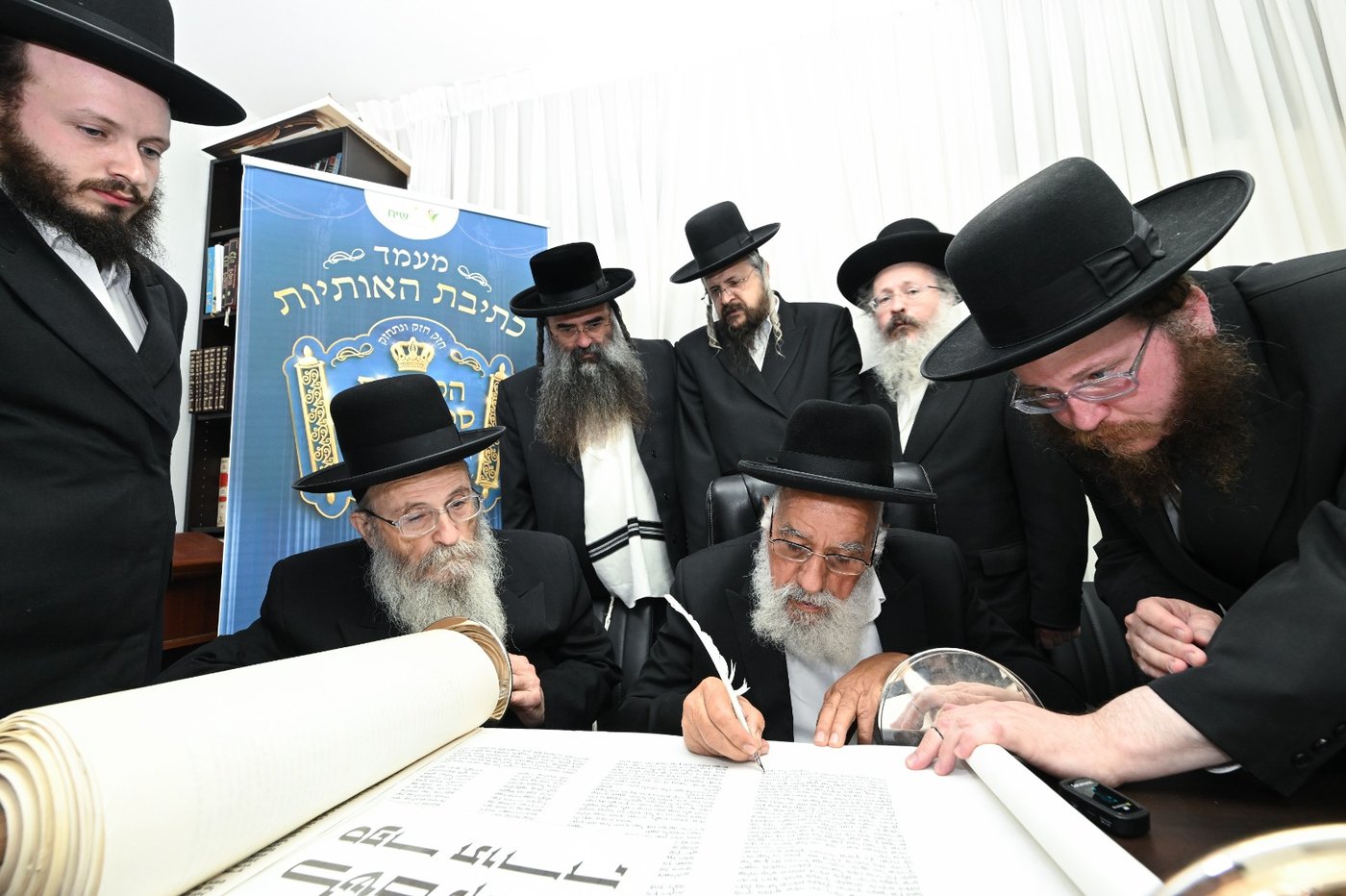 כתיבת אותיות בס"ת לע"נ הבחור חזקי פרקל ז"ל