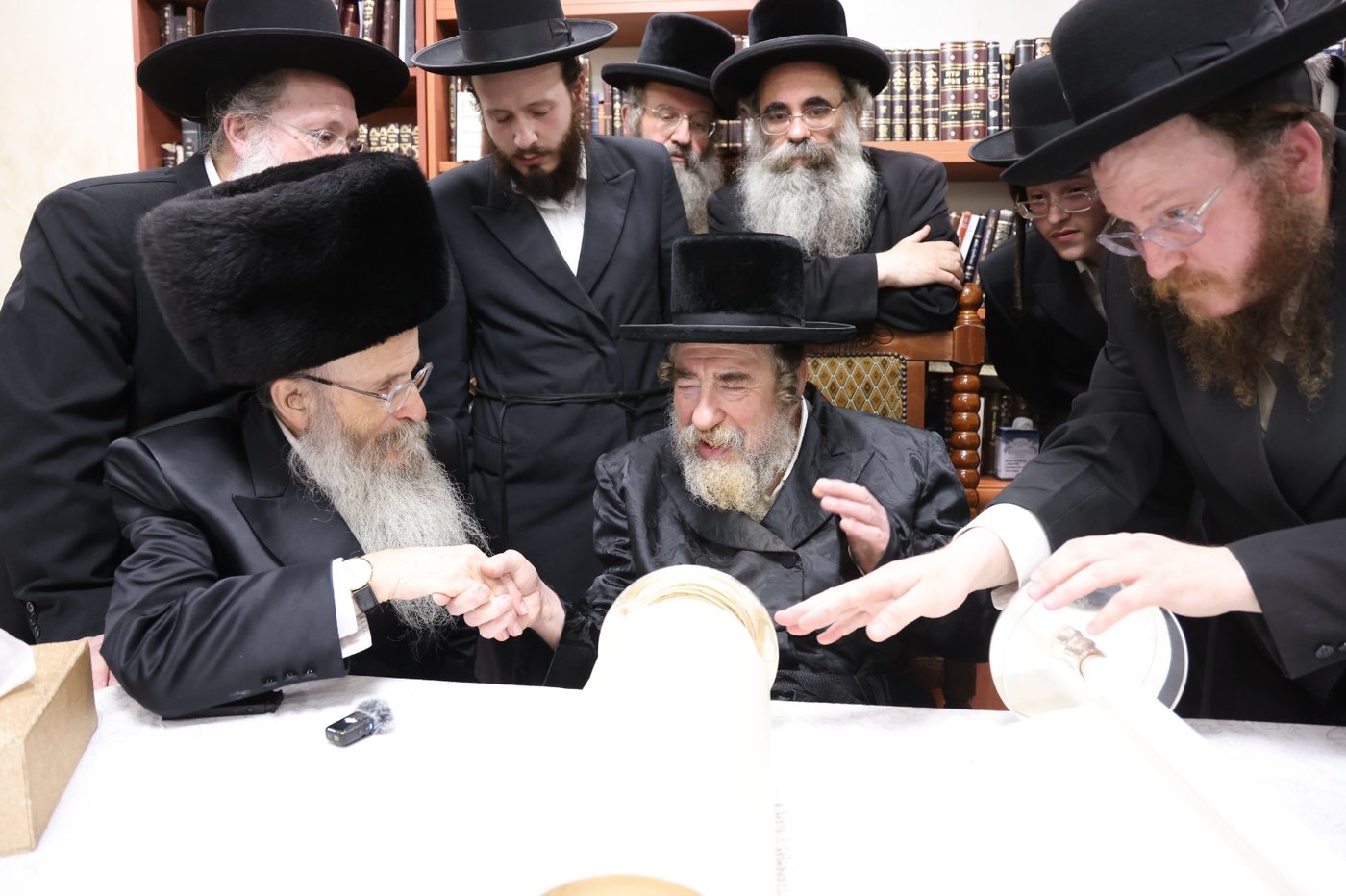 כתיבת אותיות בס"ת לע"נ הבחור חזקי פרקל ז"ל
