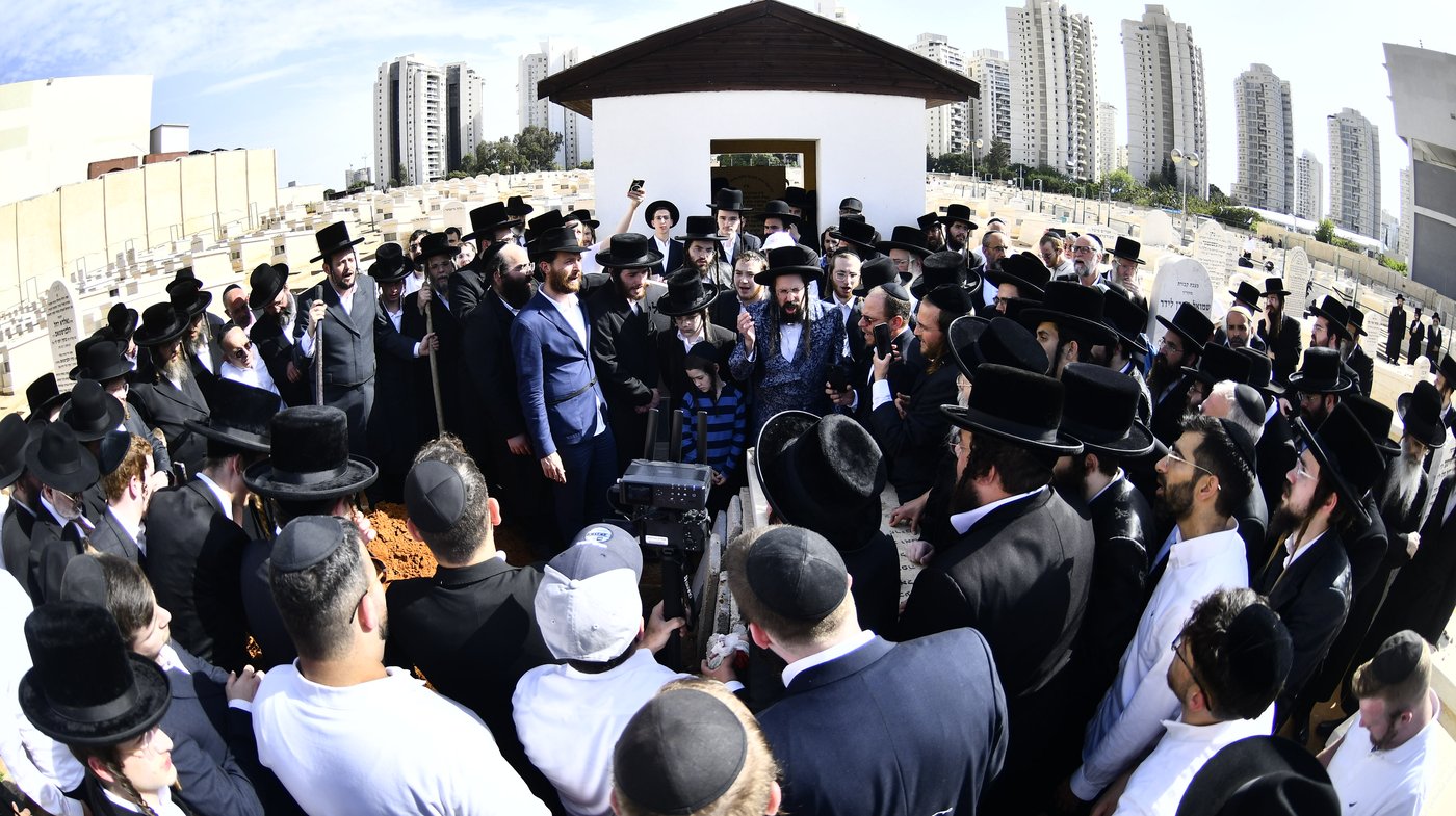 הלווית הרבנית ממעז'יבוז ע"ה