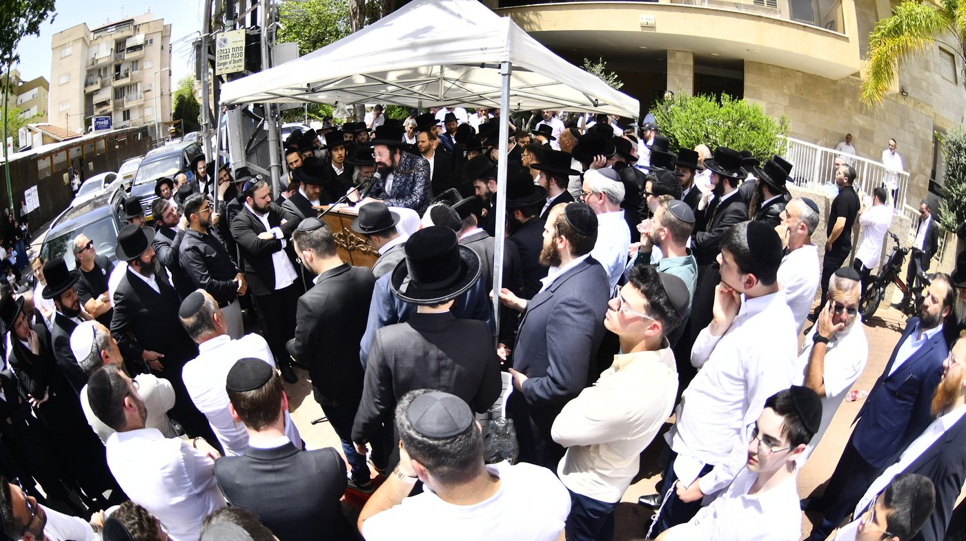 הלווית הרבנית ממעז'יבוז ע"ה