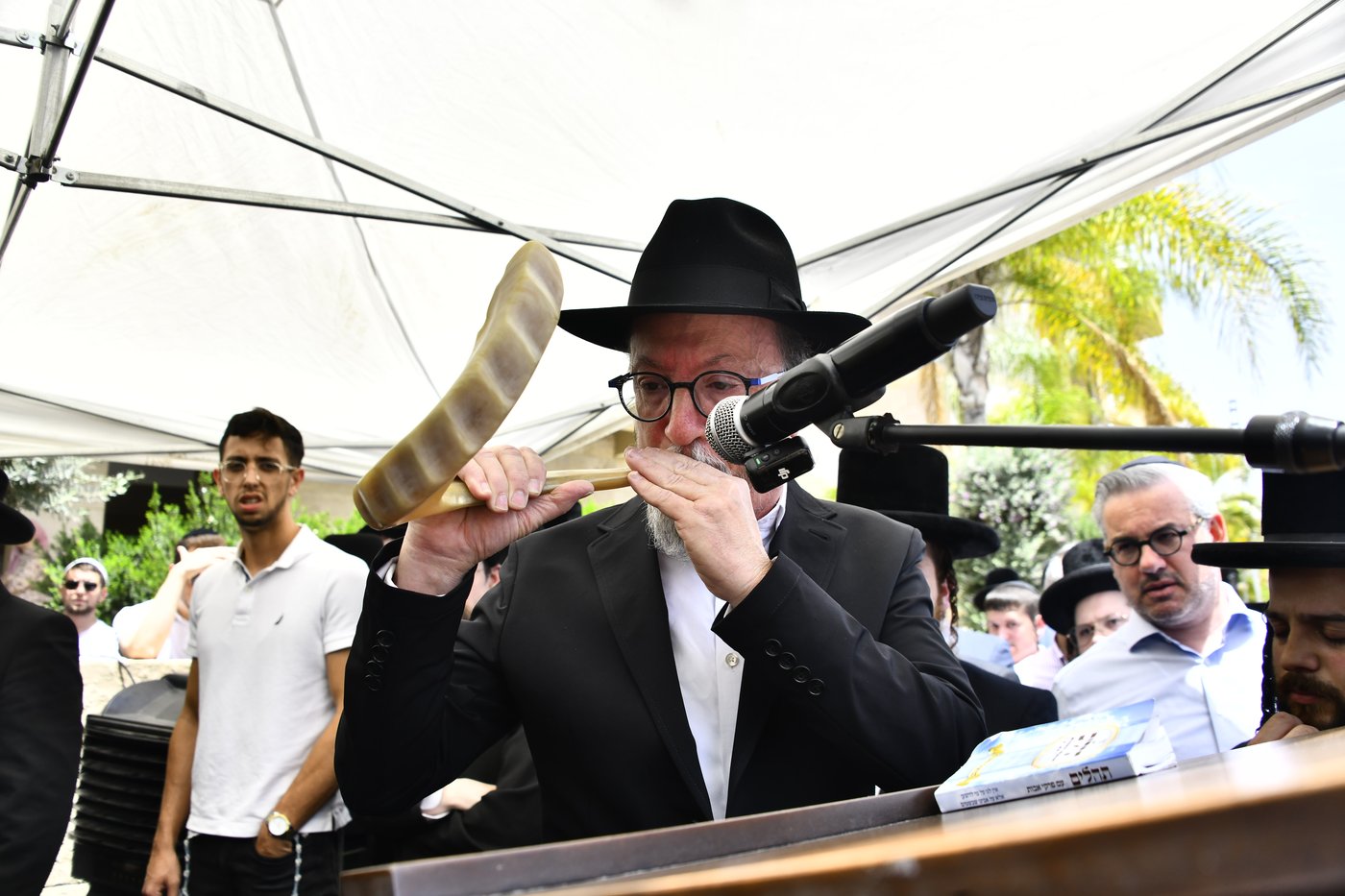 הלווית הרבנית ממעז'יבוז ע"ה