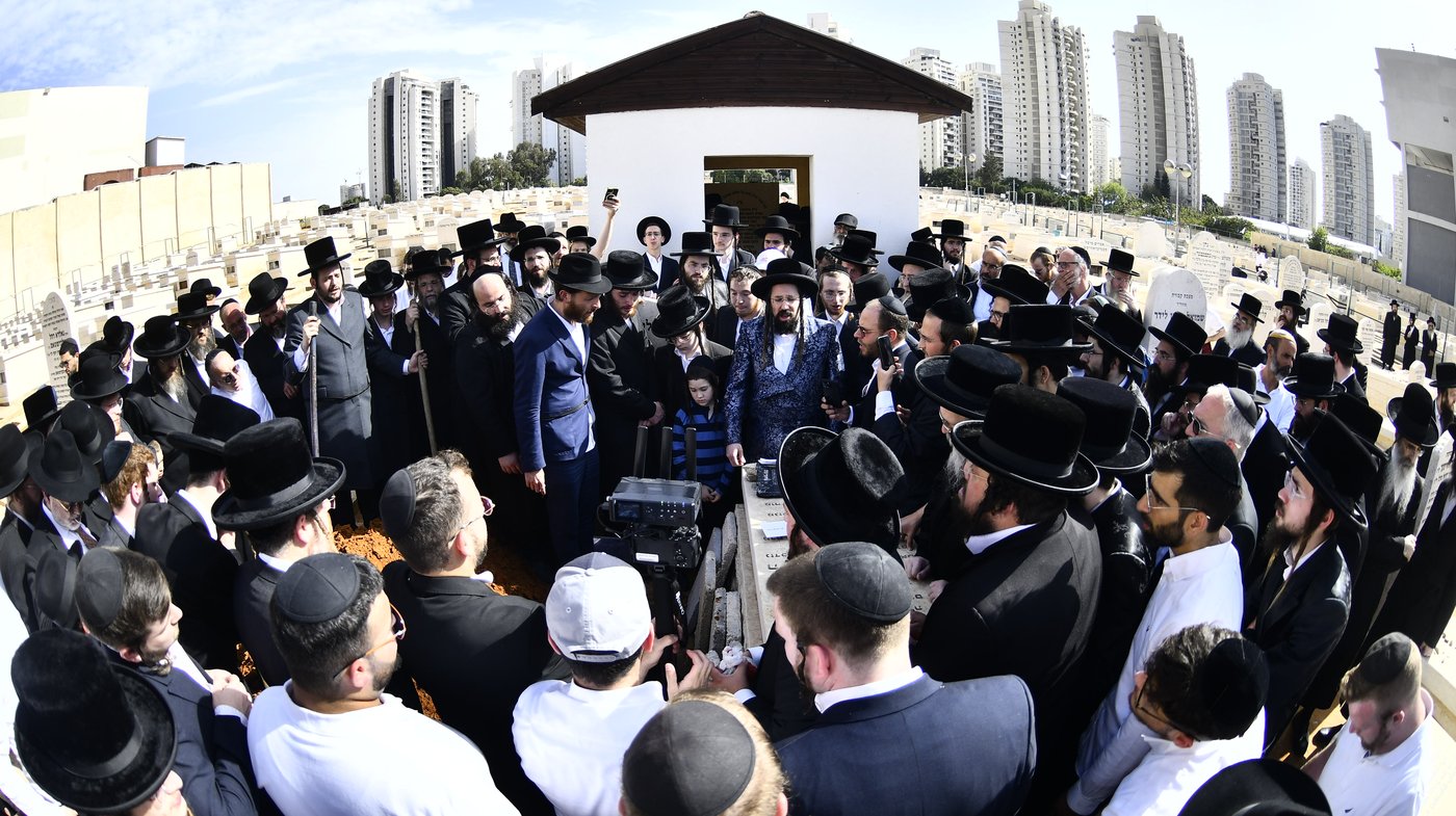 הלווית הרבנית ממעז'יבוז ע"ה