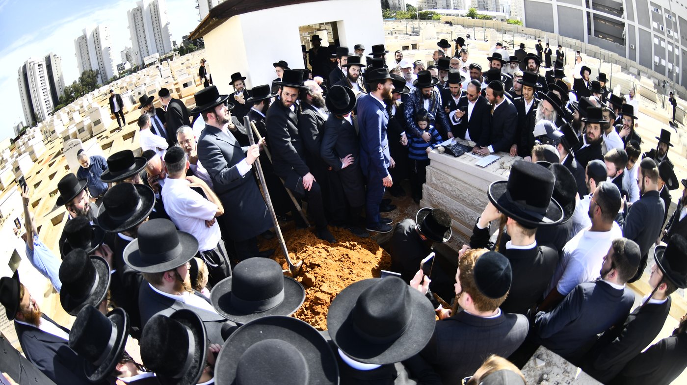 הלווית הרבנית ממעז'יבוז ע"ה