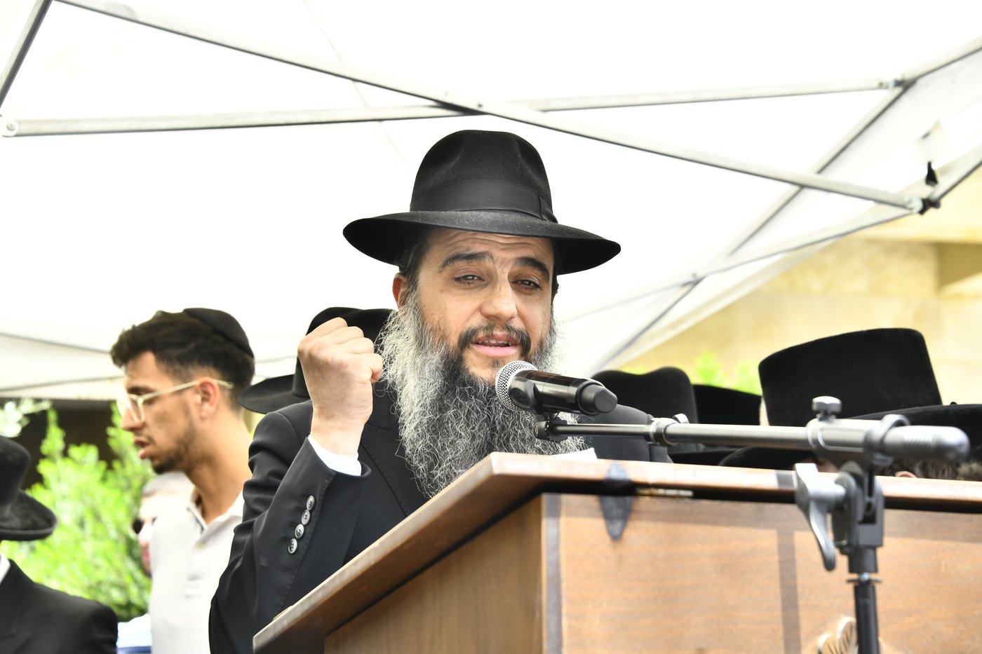 הלווית הרבנית ממעז'יבוז ע"ה