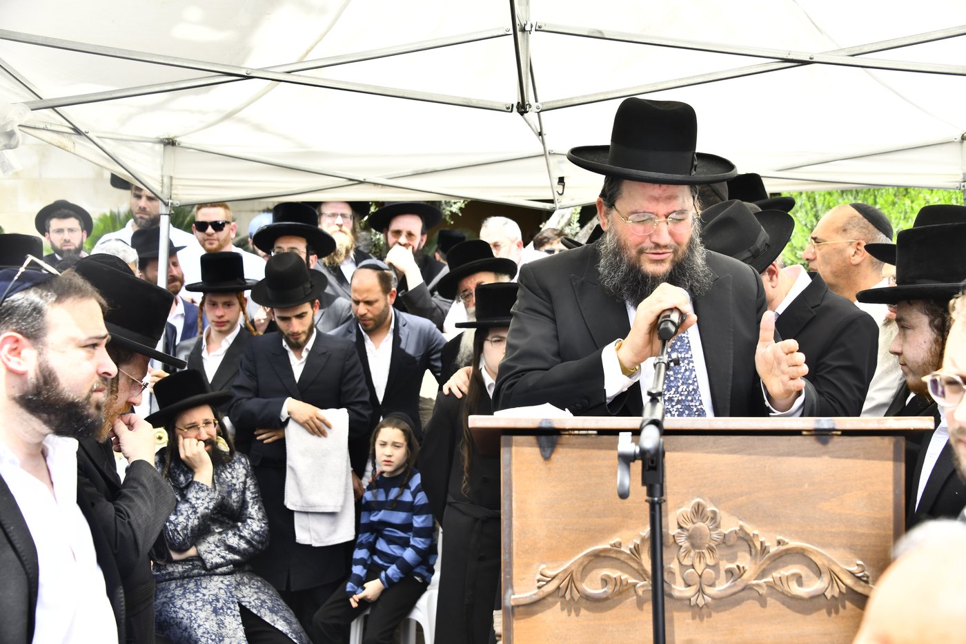 הלווית הרבנית ממעז'יבוז ע"ה
