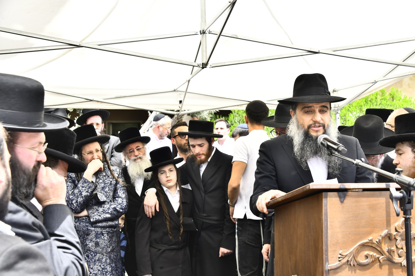 הלווית הרבנית ממעז'יבוז ע"ה
