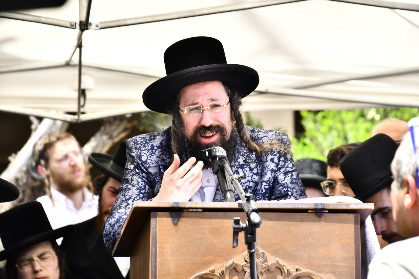 הלווית הרבנית ממעז'יבוז ע"ה