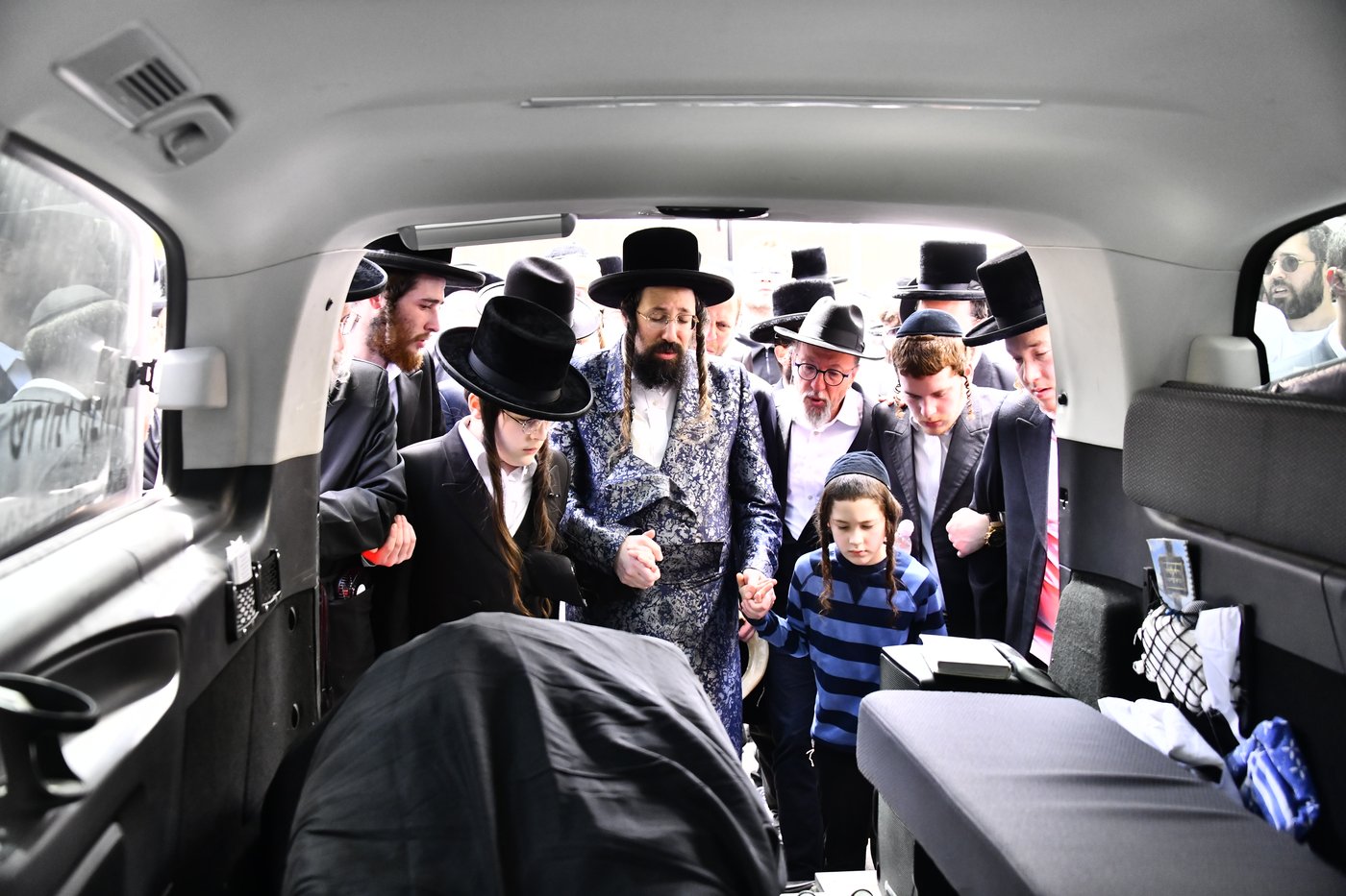 הלווית הרבנית ממעז'יבוז ע"ה