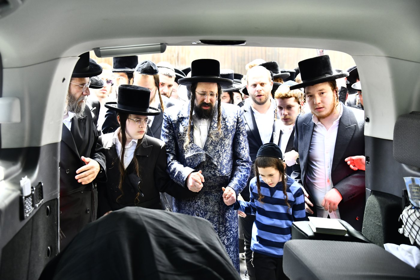 הלווית הרבנית ממעז'יבוז ע"ה
