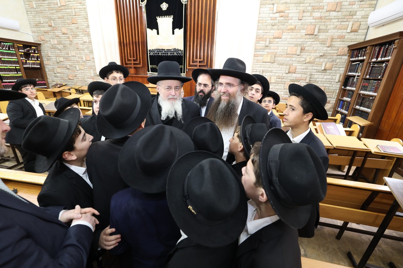 הגר"מ צדקה עם תלמידי תל ציון