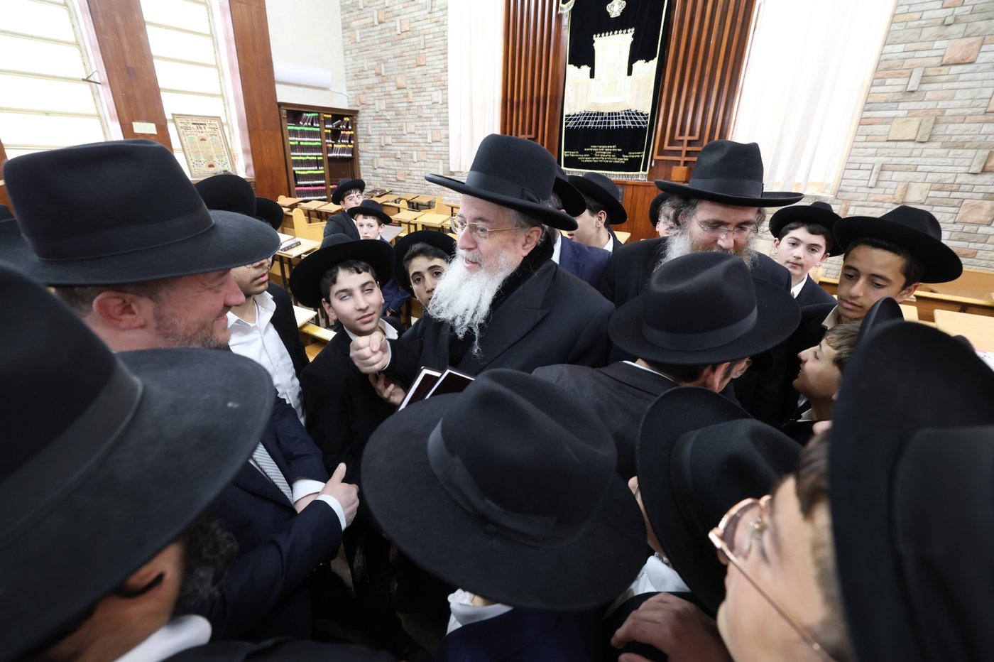 הגר"מ צדקה עם תלמידי תל ציון